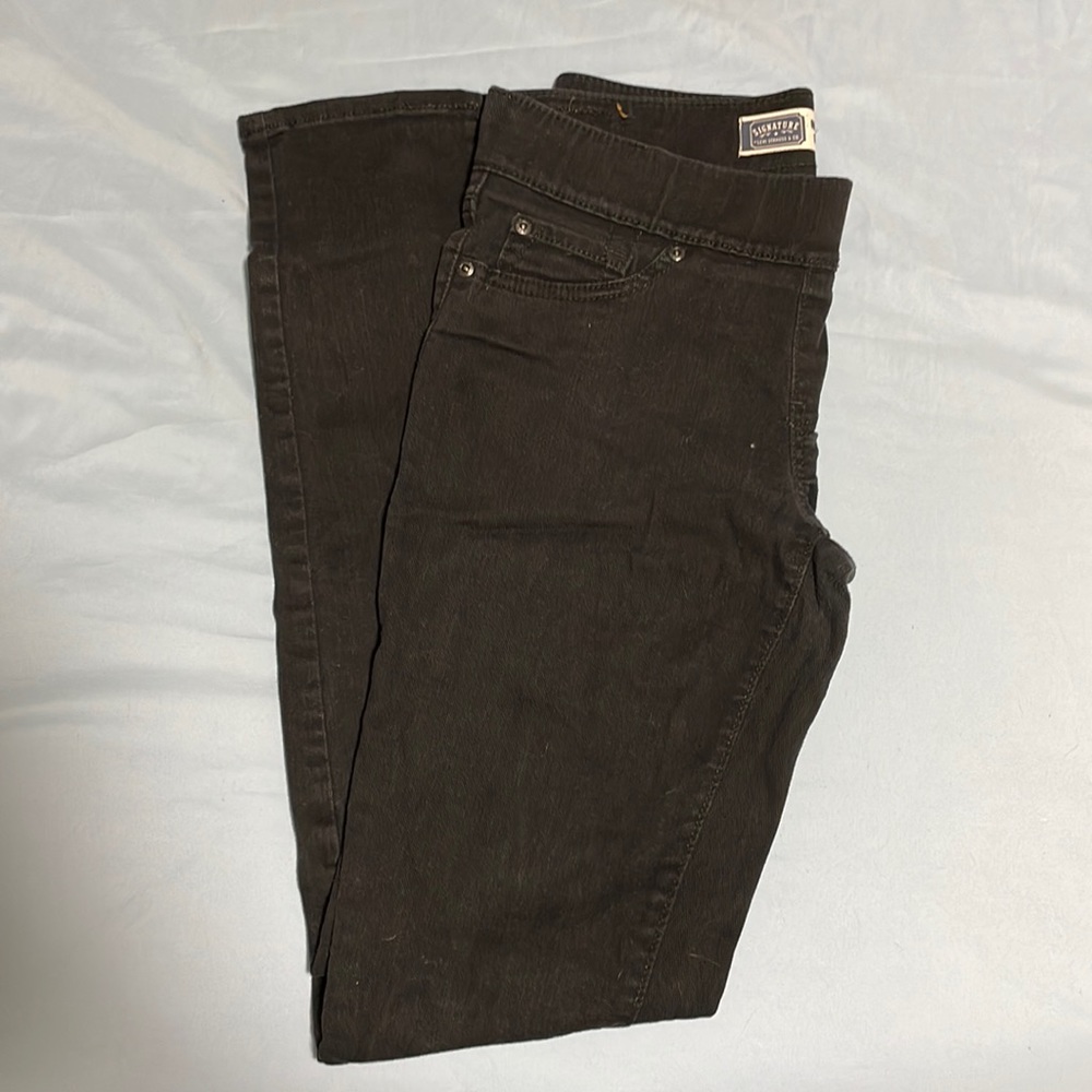 Women’s pull on Levi jeans